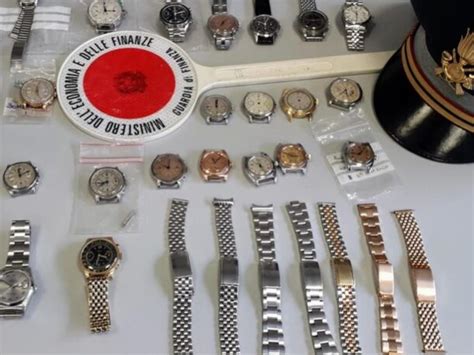 bari sequestro negozio rolex contraffatti|Vendevano Rolex rubati, due arresti a Bari. Le indagini tra Puglia .